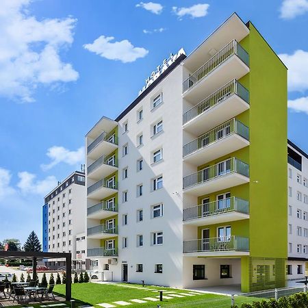 Hotel Morava Otrokovice Luaran gambar